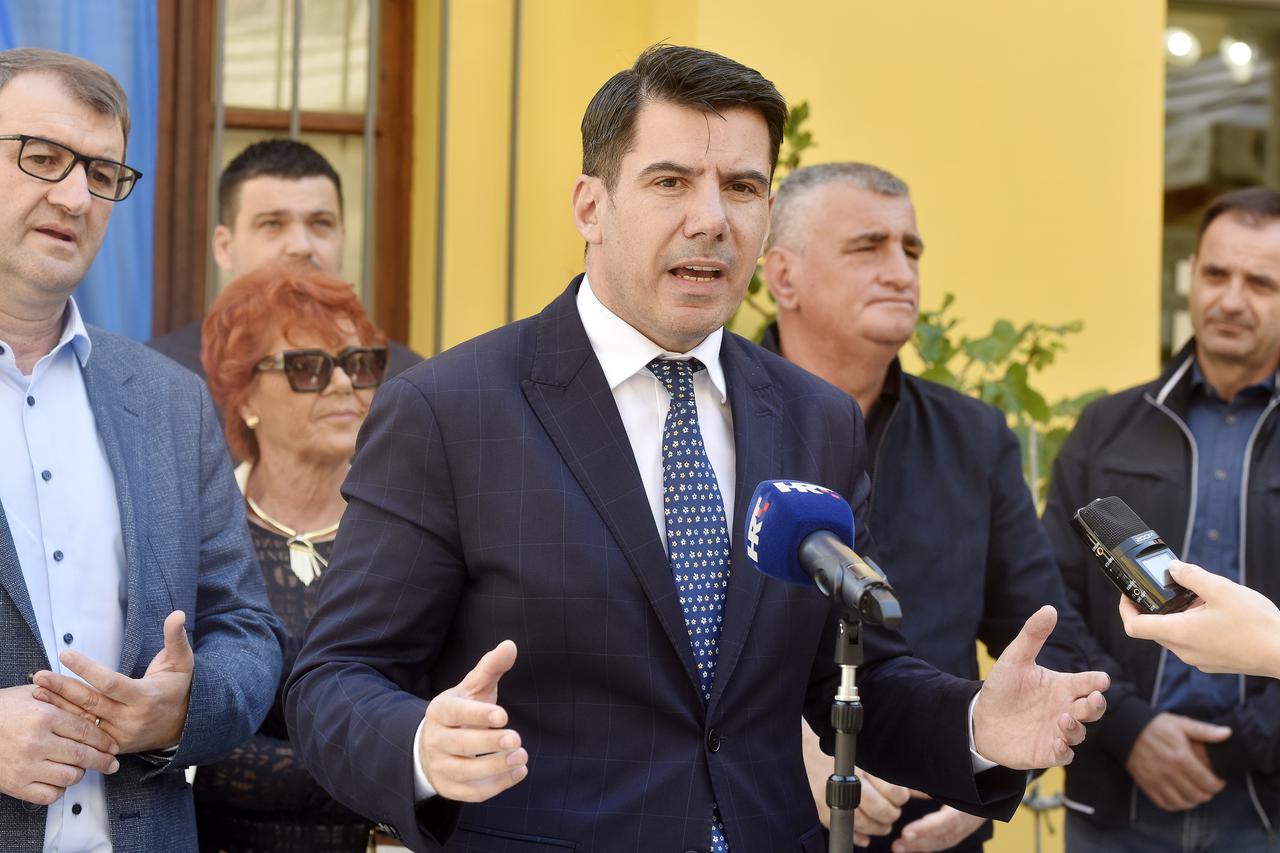 Šibenik: Konferencija za medije koalicije Most-Hrvatski suverenisti - Nezavisna lista mladih