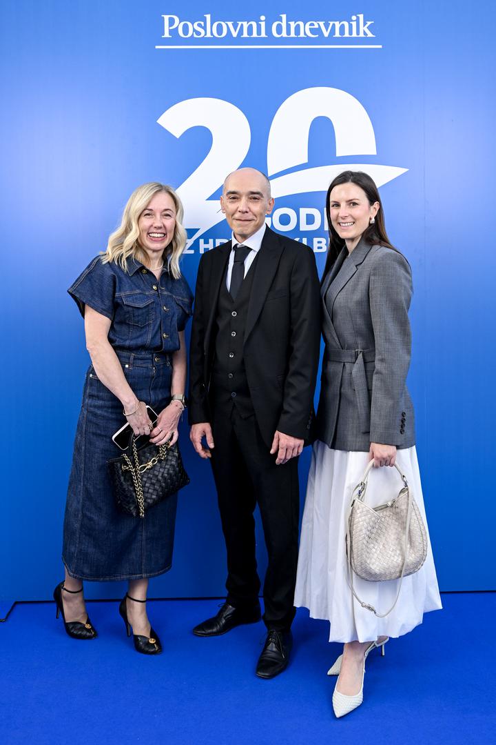 Martina Pintarić (404), Vladimir Nišević (Poslovni dnevnik)