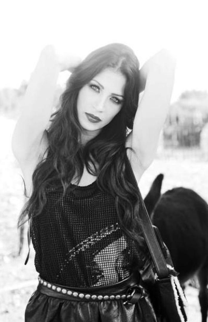 Godine 1999. titula Miss Universe Hrvatske pripala je Marijani Kužini.
