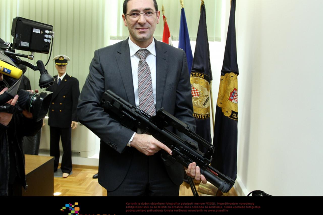 '02.03.2012., Zagreb - Ministar obrane Ante Kotromanovic i hrvatski proizvodaci vojne opreme potpisali su ugovore o nabavi vojne opreme u vrijednosti 32,5 milijuna kuna. Photo: Anto Magzan/PIXSELL'