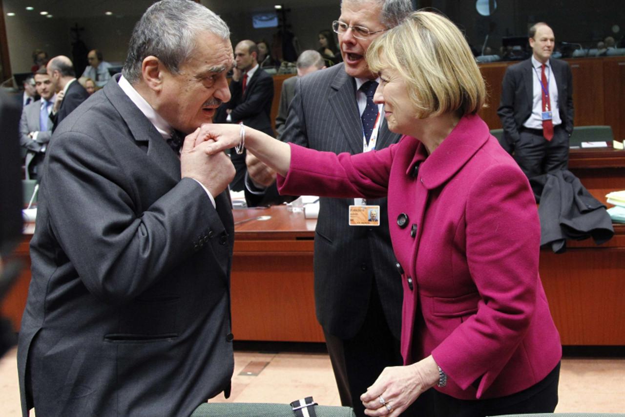 'Czech Republic\'s Foreign Minister Karel Schwarzenberg greets his Croatian counterpart Vesna Pusic (R) at the start of the European Union foreign ministers meeting in Brussels January 23, 2012.   REU