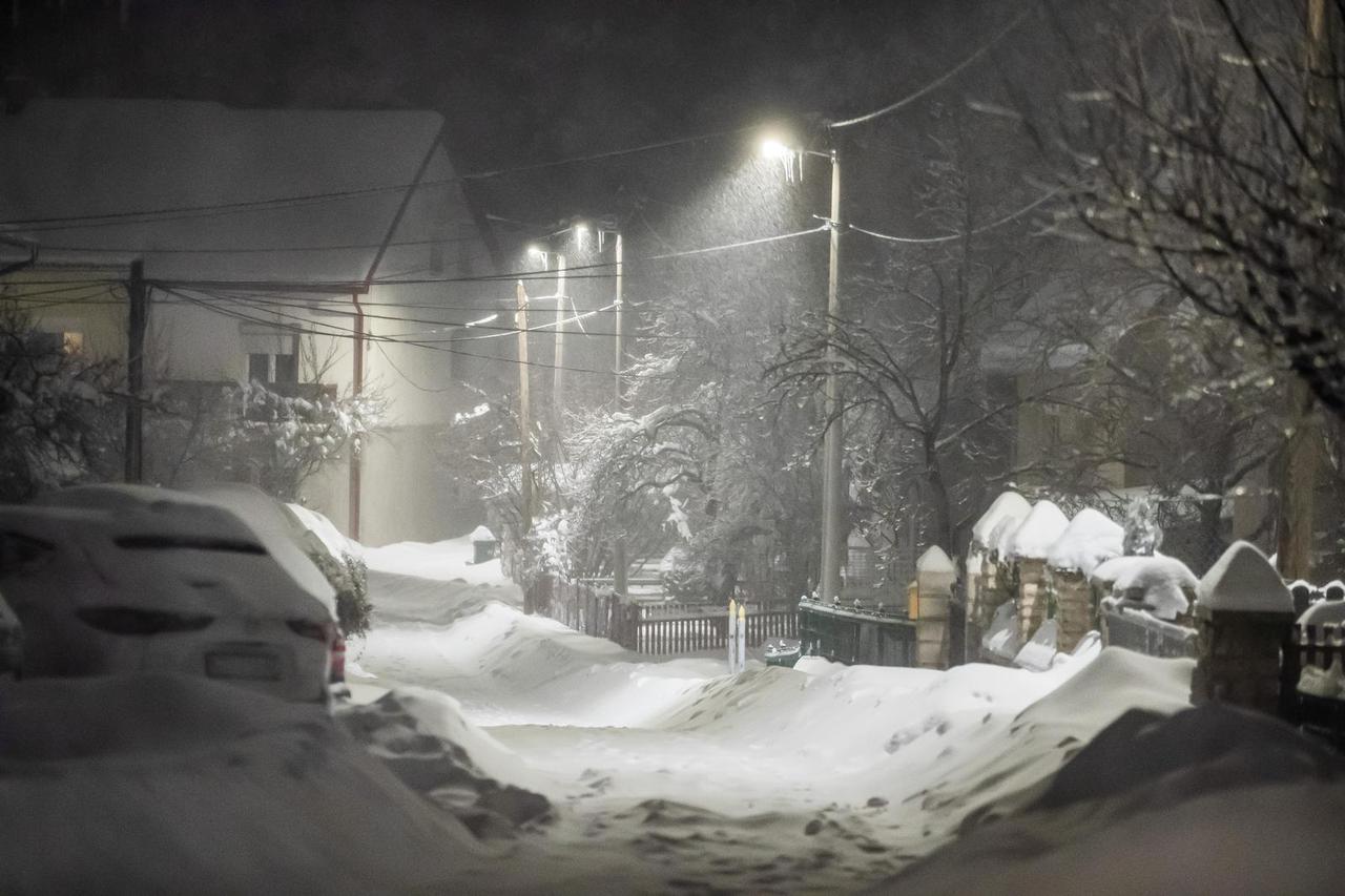 Snježni ugođaj u Gračacu