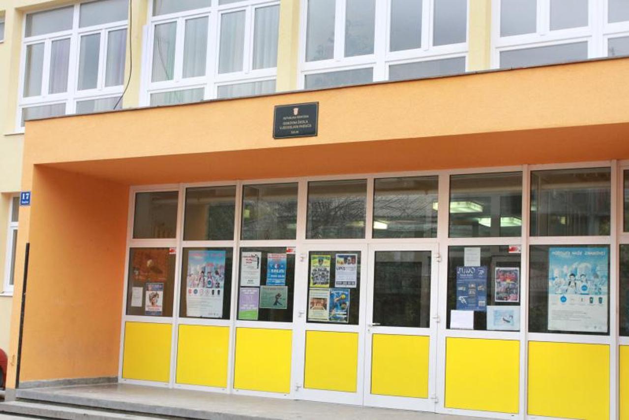 škola,Solin,kišobran