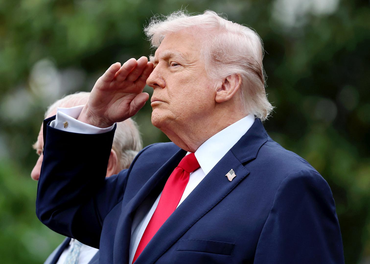 Nove putovnice bit će dostupne u  Agenciji za putovnice u Washingtonu,  a moći će ih zatražiti svi američki državljani koji podnose zahtjev za novu putovnicu, ovisno o dostupnosti. Lansiranje je planirano u skladu s obilježavanjem 250. godišnjice u srpnju.