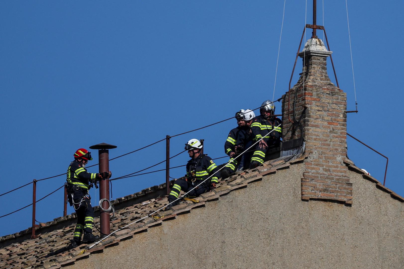 Podsjetimo, bijeli dim iz dimnjaka Sikstinske kapele pojavio se 13. ožujka 2013. na petom krugu glasovanja, kada je kardinal Jorge Mario Bergoglio proglašen papom Franjom. 