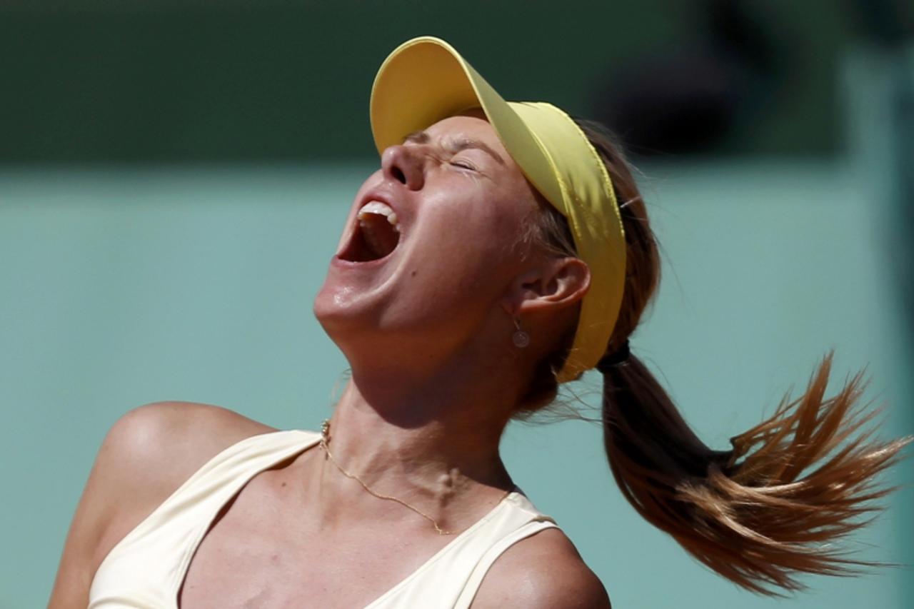 'Maria Sharapova of Russia reacts during her quarter-final match against Andrea Petkovic of Germany at the French Open tennis tournament at the Roland Garros stadium in Paris June 1, 2011.          RE