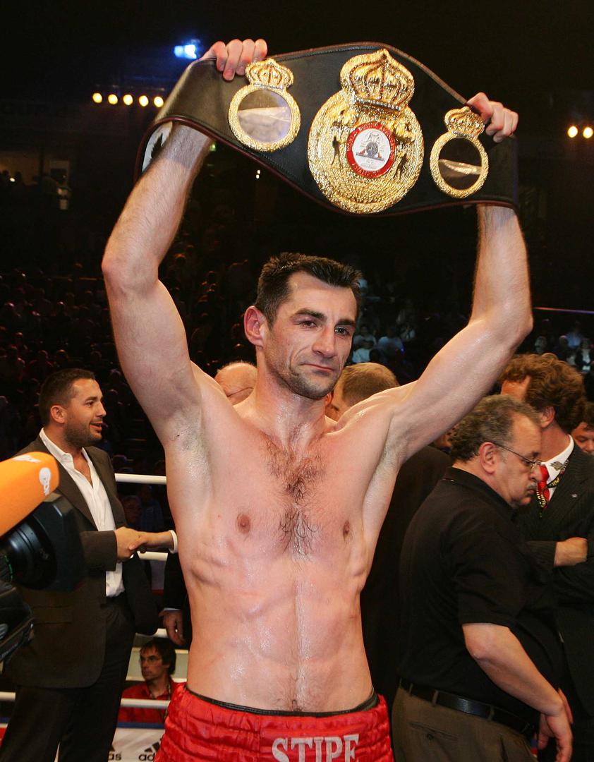 Drviš je 28. travnja 2007. godine u njemačkom Oberhausenu u borbi za titulu prvaka svijeta svladao Talijana Silvija Branca jednoglasnom odlukom sudaca nakon 12 rundi