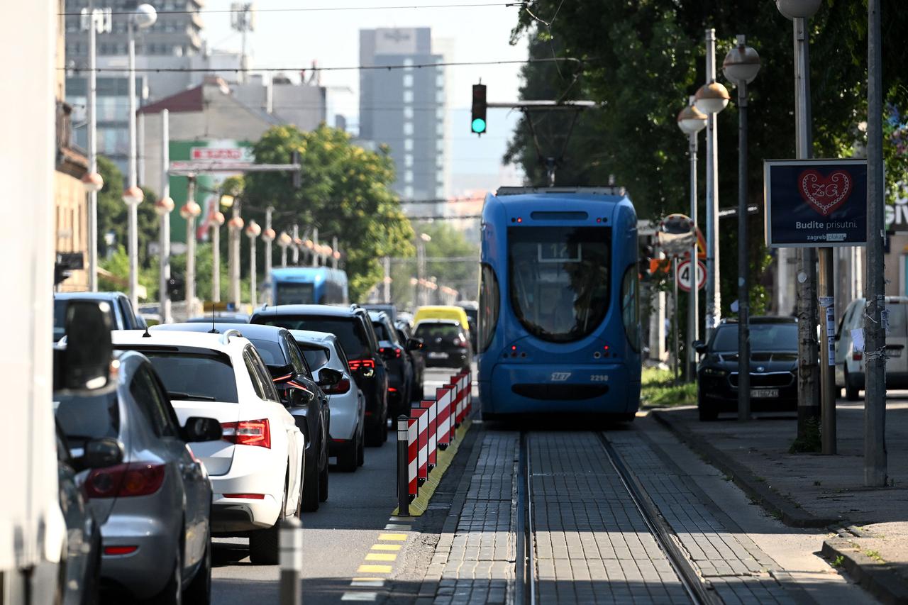 Zagreb: Separatori postavljeni i u Savskoj cesti