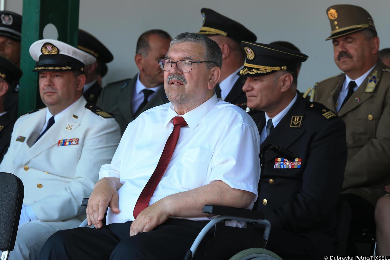 Vukovar: Predsjednica Grabar Kitarović na svečanoj promociji polaznika vojnih škola