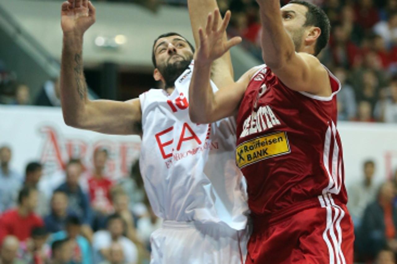 '19.10.2012., Zagreb - 2. utakmica skupine C, Tukish Airlines Euroleague, Cedevita Zagreb - EA7 Emporio Armani Milano. Ioannis Bourousis, Predrag Suput. Photo: Igor Kralj/PIXSELL'