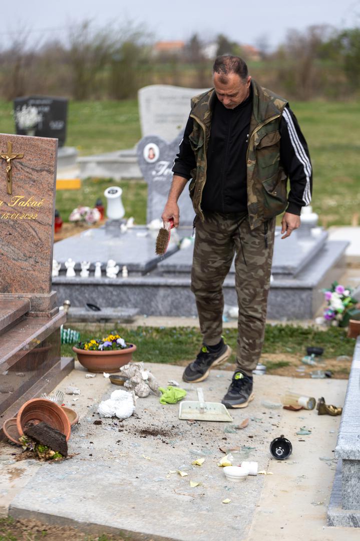 13.03.2024. Erdut - Vandali unistili 30tak grobova na katolickom groblju Photo: Borna jaksic/PIXSELL