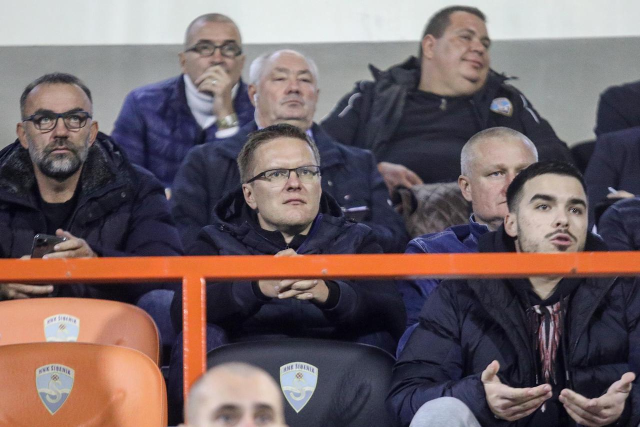 Trener Hajduka Valdas Dambrauskas i stribine pratio utakmicu između Šibenika i Rijeke