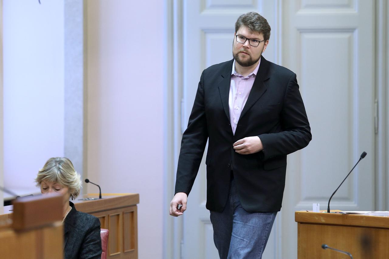 SDP-ov Peđa Grbin poručio je kako je potpuno jasno da je zakon pisan zbog Vlahušića