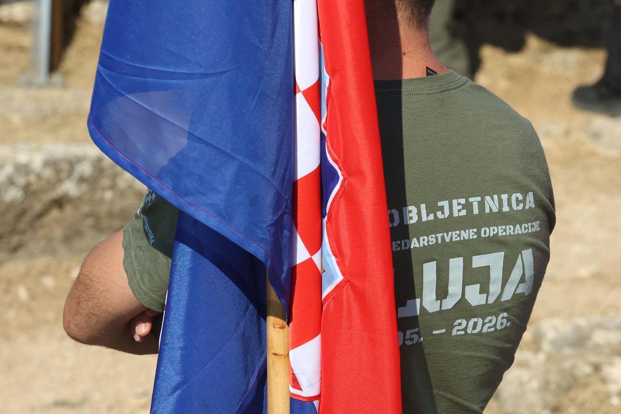 Knin: Na kninskoj tvrðavi podignuta hrvatska zastava