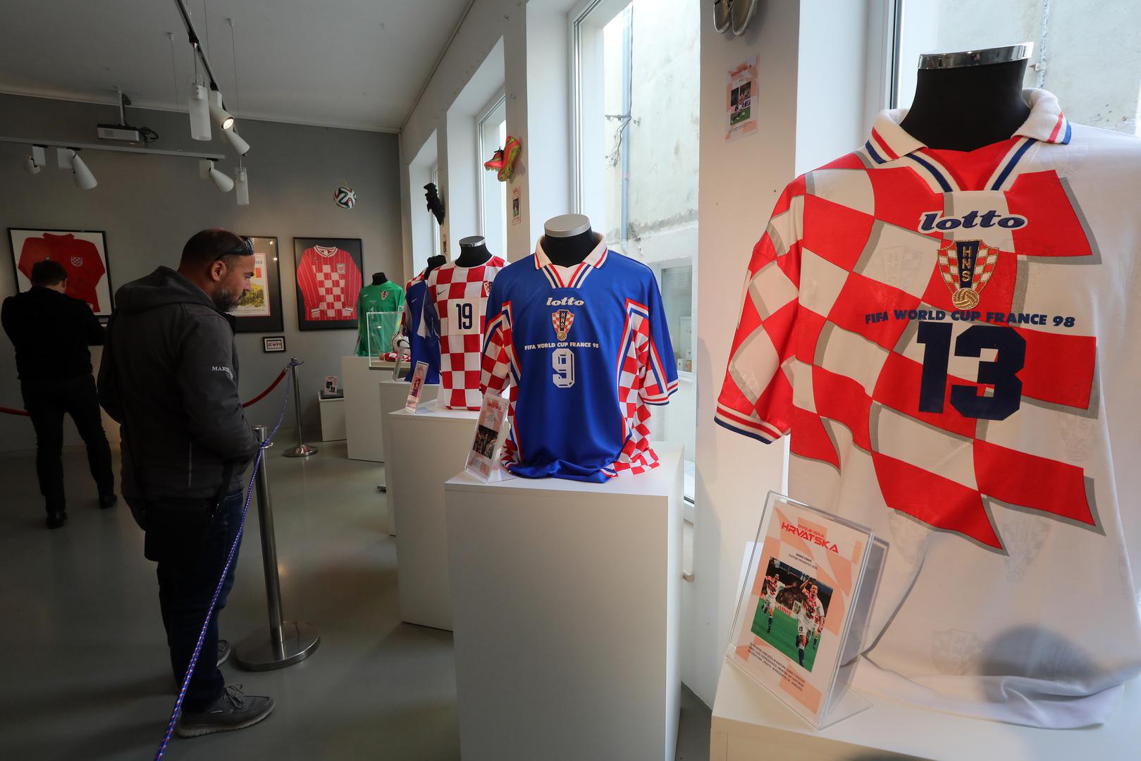 Otvorenje izložbe "Ovdje igra Hrvatska!" u galeriji Decumanus, na kojoj su izloženi dresovi i memorabilije naše reprezentacije iz kolekcije Mišela Budimilića.
