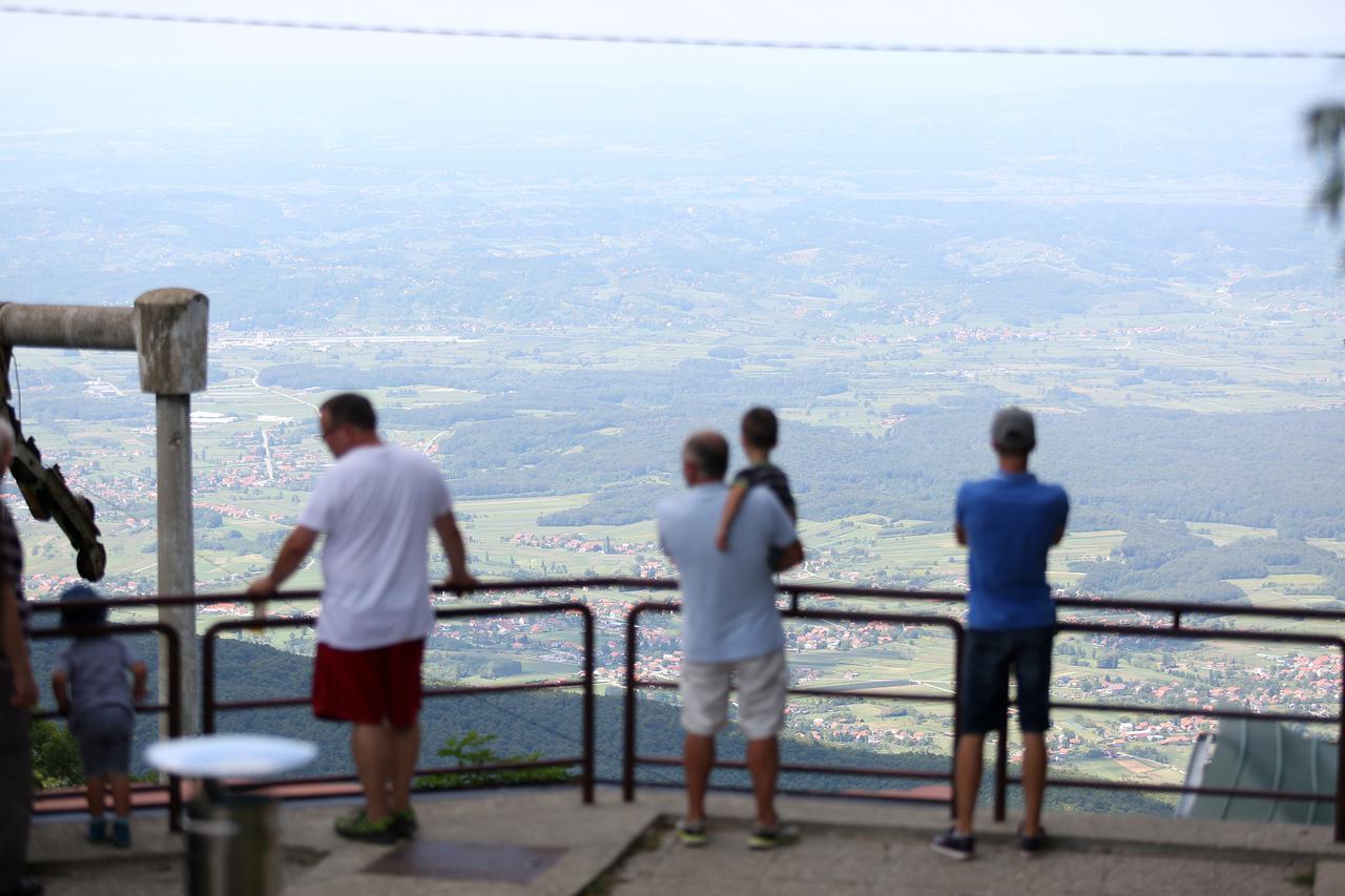 Zagreb: Spas od vrućina građani pronalaze na Sljemenu