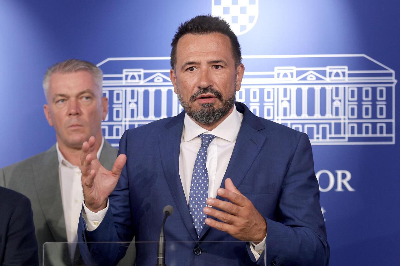 Zagreb:  Klub zastupnika Dom i nacionalno okupljanje održali  su konferenciju za medije 