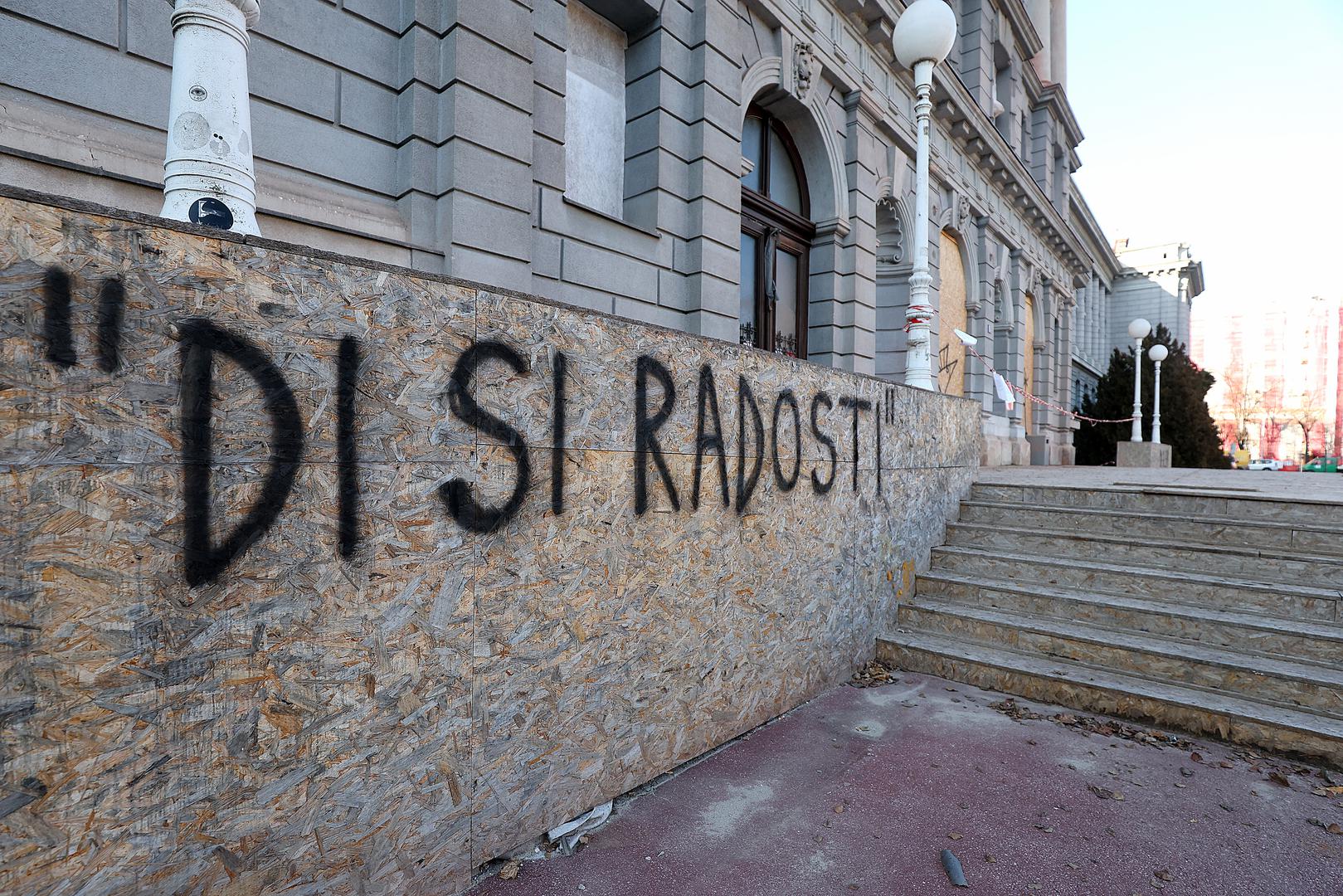 05.02.2024., Zagreb - Na muzeju Mimara osvanuli su grafiti SMS poruka koje su razmjenjivali Ivan Turudic i Josipa Rimac - Di si radosti i Di si Lipa. Photo: Goran Stanzl/PIXSELL