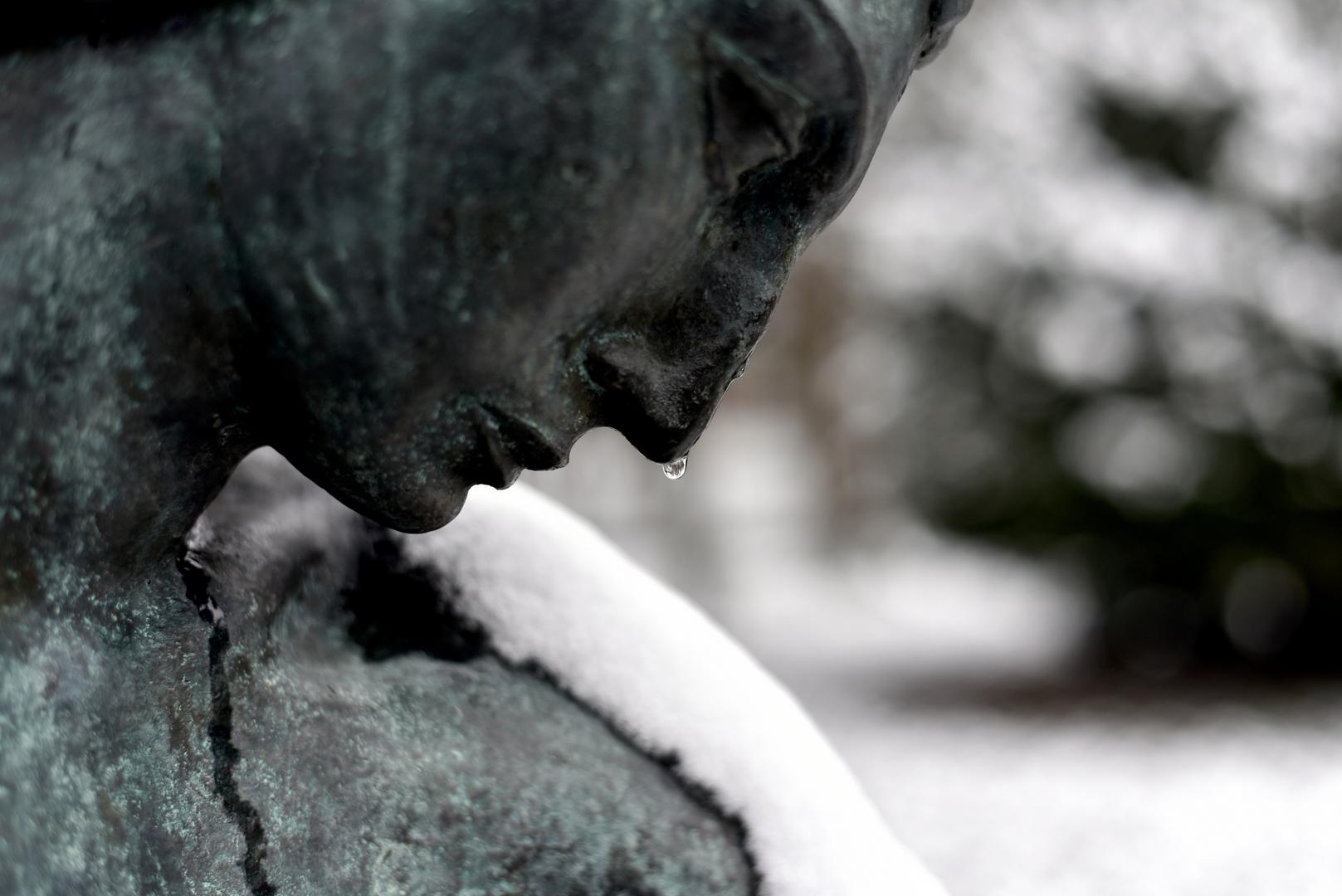 Kapljica otopljenog snijega na nosu Gole Maje, autora A. Augustinčića