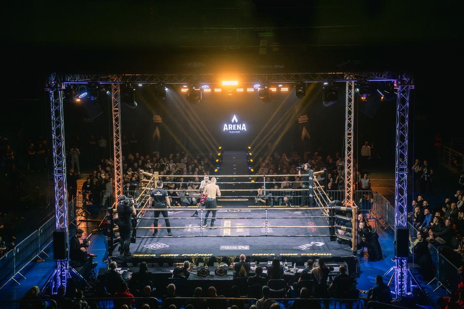 Arena Golden Fight