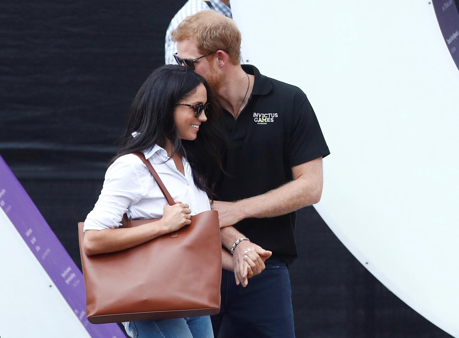 Princ Harry i glumica Meghan Markle konačno su se pojavili zajedno u javnosti i nisu skrivali koliko su zaljubljeni. 