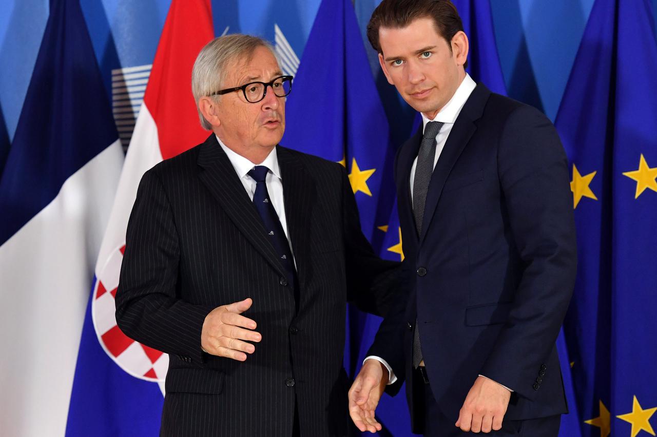 Solidarnost i zaštita vanjskih granica idu zajedno. Ne može se govoriti da stvaramo ‘tvrđavu Europu’, rekao je Juncker, koji je s Kurzom održao konferenciju za novinare