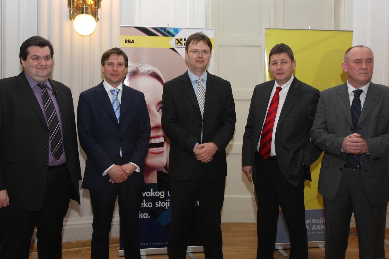 09.03.2009., Zagreb - U okviru projekta i uz posebne, povoljnije uvjete kupnje i kreditiranja, hrvatskim gradjanima bit ce ponudjeno 555 stanova u prvoj od nekoliko transi od ukupno 1329 koliko ih financira RBA. Drazen Nikolic, predsjednik Uprave Raiffeis