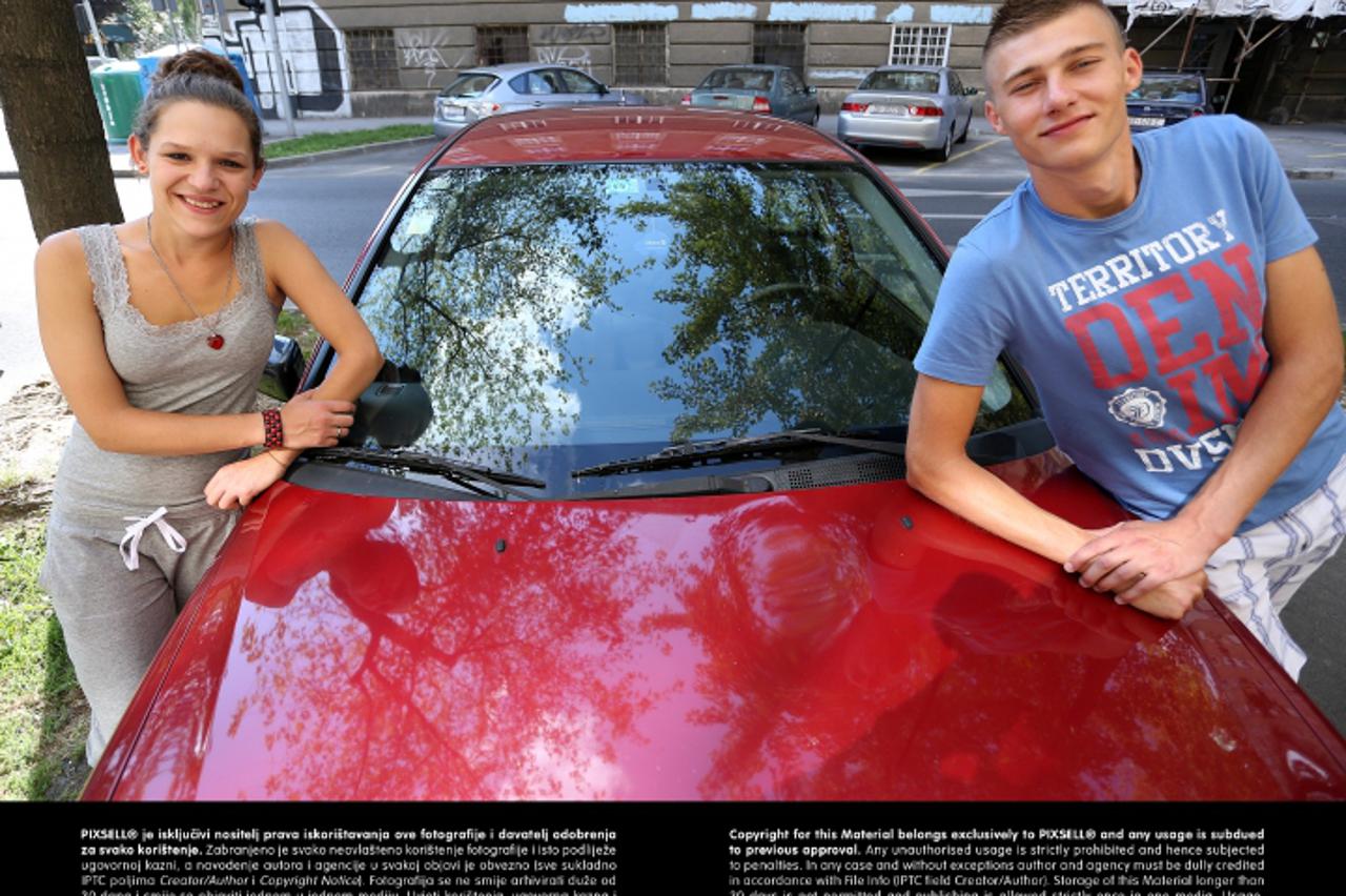 '30.08.2013., Zagreb - Zeljka i Majk, djeca bez roditeljske skrbi koja su tijekom ljeta prala prozore na benzinskim postajama kako bi zaradila za dzeparac. Photo: Anto Magzan/PIXSELL'