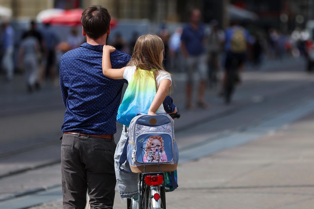 Zagreb: Uz roditeljski oslonac put do škole je lakši