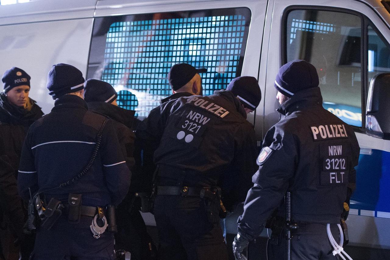 Raid on gangs of thieves in Cologne