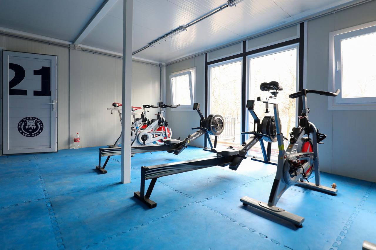 Zagreb: Pukla cijev na križanju Savske i Vukovarske