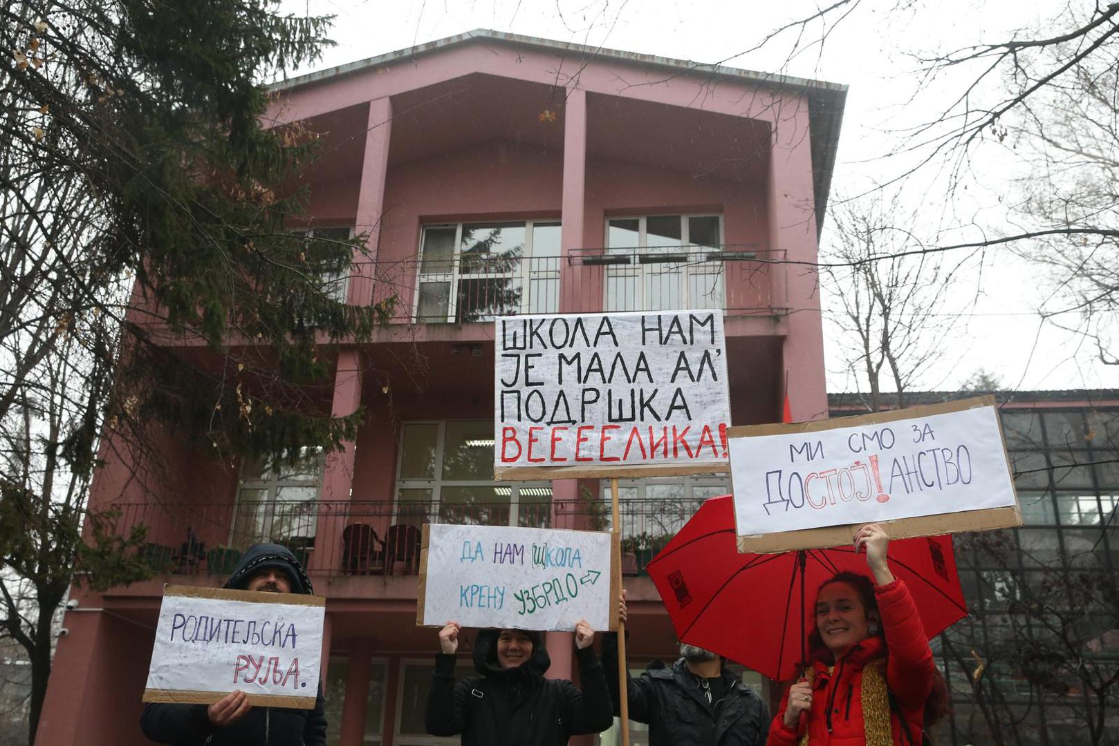 24, January, 2025, Belgrade - Support from parents and former students for teachers at the "Djura Danicic" Elementary School. Photo: F.S./ATAImages24, januar, 2025, Beograd - Podrska roditelja i bivsih djaka nastavnicima OS "Djura Danicic". Photo: F.S./ATAImages Photo: F.S./ATAImages/PIXSELL