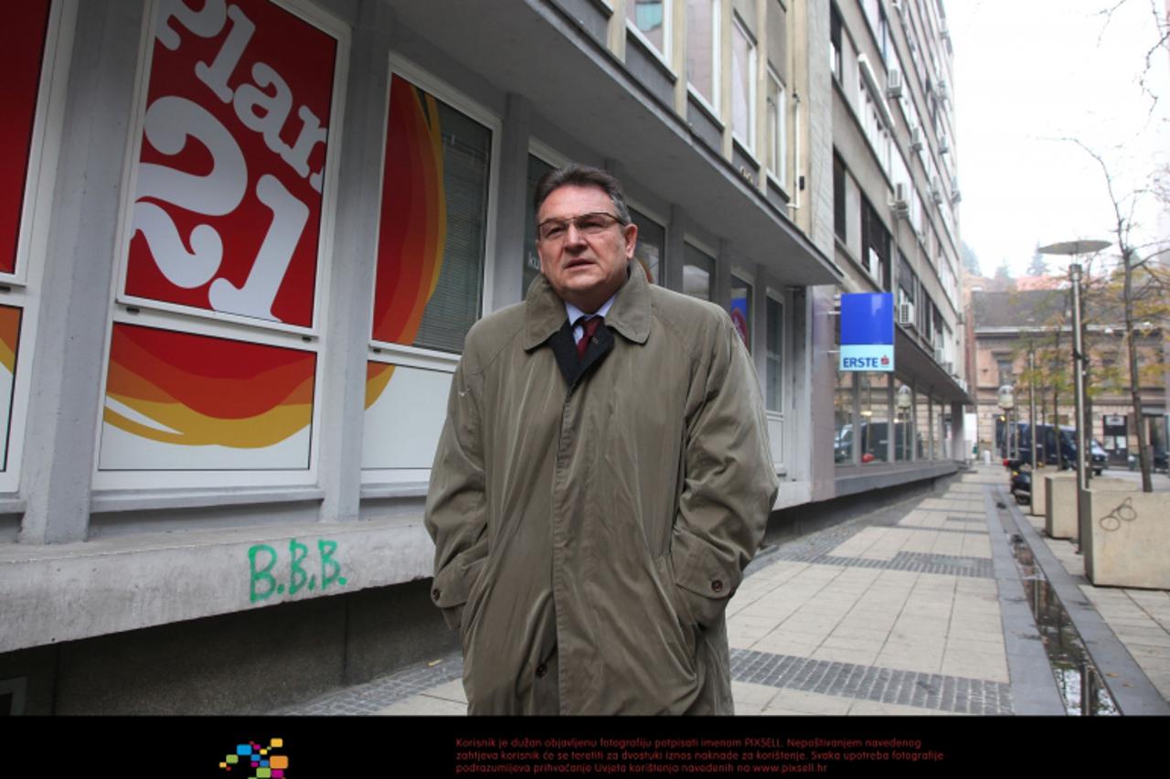 '07.12.2011., Zagreb - Radimir Cacic dolazi u sjediste SDP-a.  Photo: Patrik Macek/PIXSELL'