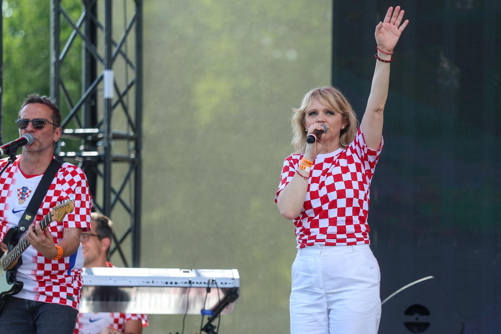 Glazbenik Ante Gelo i njegova kolegica, pjevačica Tatjana Cameron Tajči, nastupili su u dalekom Dallasu, u sklopu Fair Park fan zone događanja koje je okupilo brojne posjetitelje i ljubitelje glazbe. 