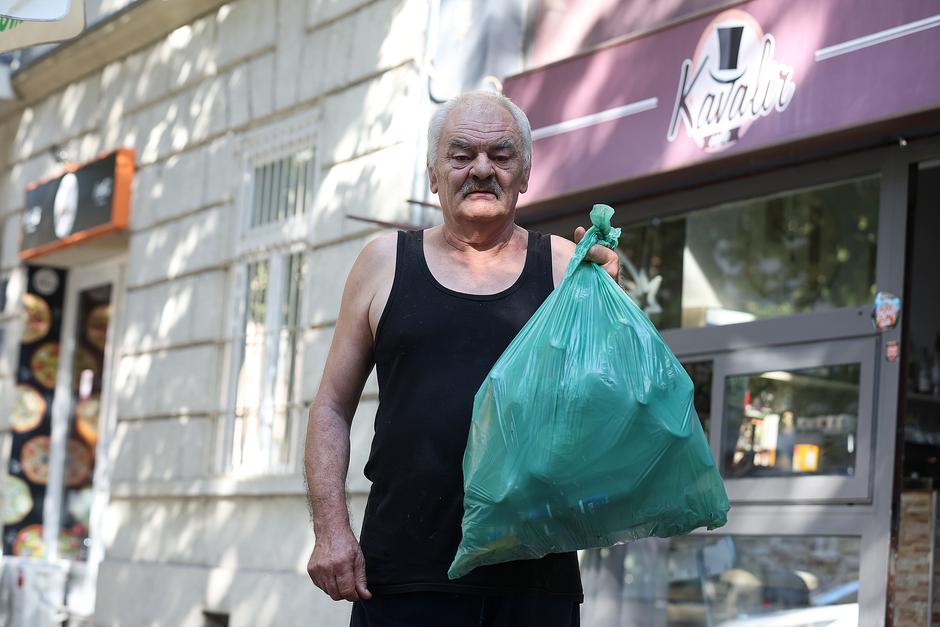 Zagreb: Kafi? Kavalir razvrstava otpad  i donira ambalažu u humanitarne svrhe