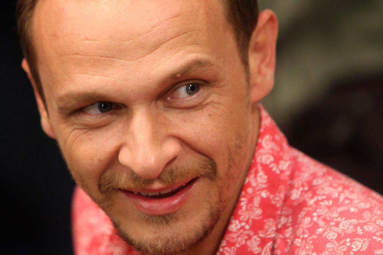 23.05.2013., Sarajevo - Glumci i set nove serije Kriza srednjih godina, u kojoj glume Enis Bešlagić i Nikola Kojo.  Enis Beslagic.  Photo: Dalibor Urukalovic/PIXSELL