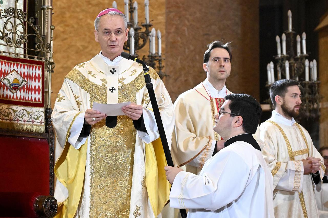 Proslava svetkovine Rođenja Gospodinova - Božića u zagrebačkoj katedrali