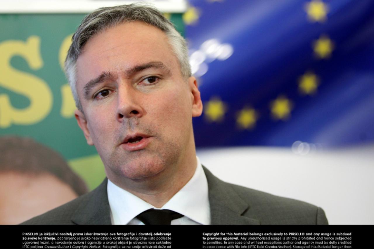 '11.03.2013., Zagreb - Predstavljanje kandidata s liste HSS-HSLS za Europski parlament. Branko Hrg predsjednik HSS-a i Darinko Kosor, predsjednik HSLS-a  predstavili su Misroslava Rozica kao nositelja