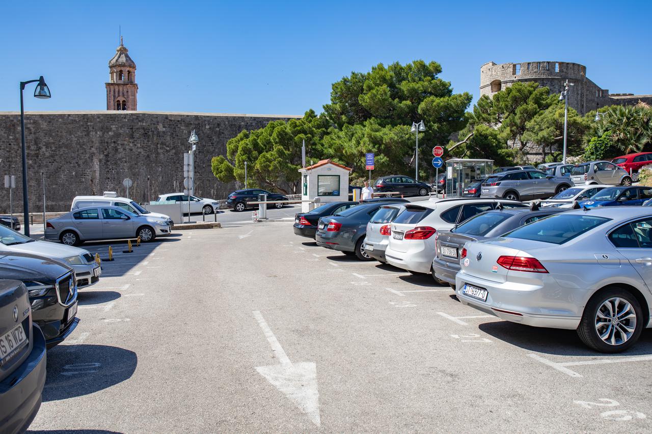 Zbog situacije s epidemijom koronavirusa, smanjena cijena parkinga u Dubrovniku