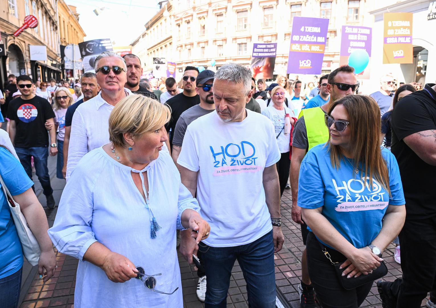 Nacionalna koordinatorica Hoda za život, Željka Markić, izrazila je iznimno zadovoljstvo velikim odazivom ispred Hrvatskog narodnog kazališta. Istaknula je kako je inicijativa uspjela prevladati sve prepreke te da danas hodaju za pravo na život kako rođenih, tako i nerođenih.
