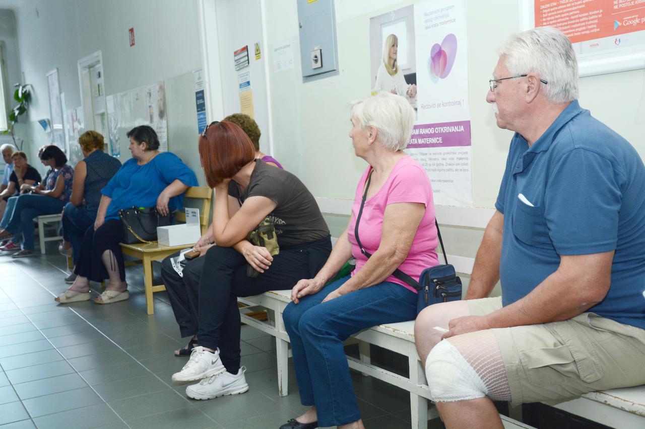 Sisak: Uobičajene gužve u čekaonicama pred ordinacijama liječnika opće medicine