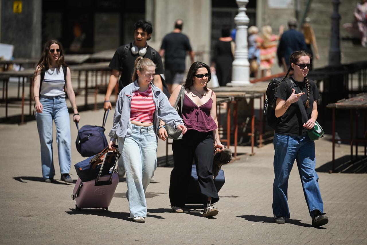 Zagreb: Atmosfera u gradu na sunčani blagdan Tijelova