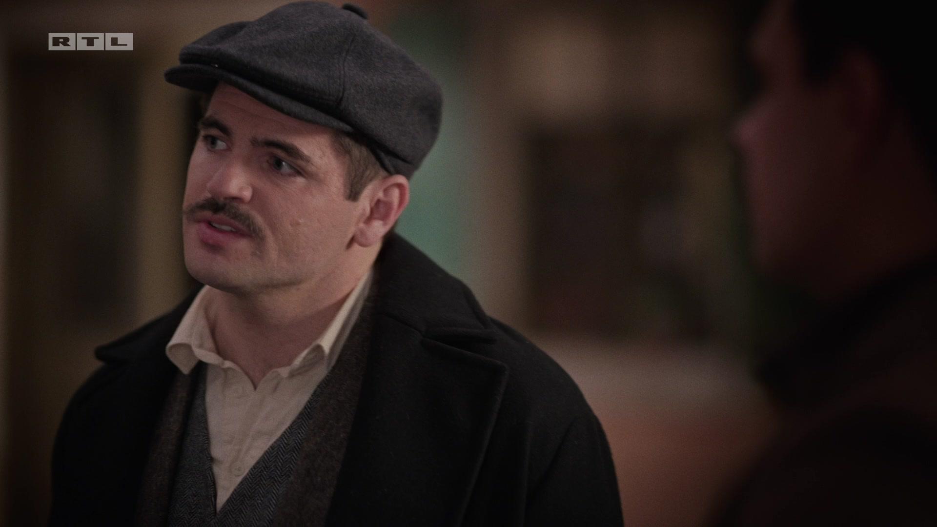 "Marko je izuzetno slojevit lik. Na prvu može djelovati odbojno zbog svog ponašanja i odluka koje donosi, no iza tih zidova i obrambenih mehanizama krije se dijete koje je ostalo samo i koje nije dobilo dovoljno ljubavi i pažnje. Upravo ta unutarnja ranjivost čini ga zanimljivim. S tom povrijeđenošću se mogu poistovjetiti – svi smo mi, u manjoj ili većoj mjeri, barem jednom bili povrijeđeni. To je emocija iz koje crpim energiju i gradim lik, pokušavajući ga razumjeti, a ne opravdavati", otkrio je Klišmanić nakon što se prihvatio uloge. 