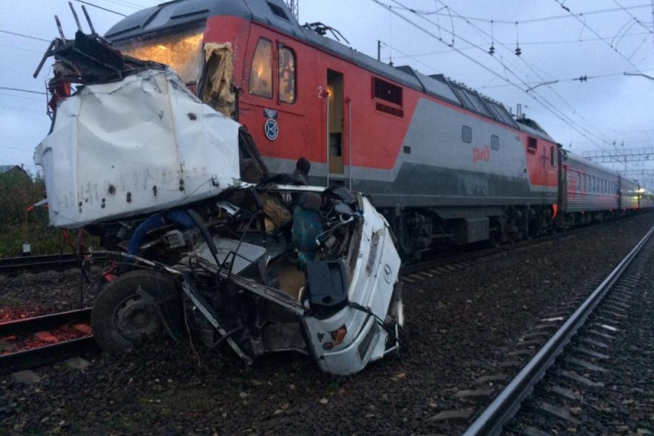 Sudar vlaka i putničkog autobusa