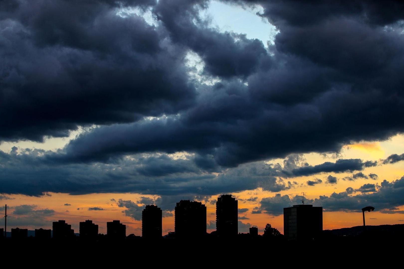 Vrijeme je danas bilo promjenjivo, no kraj dana prošao je uz predivan zalazak sunca.