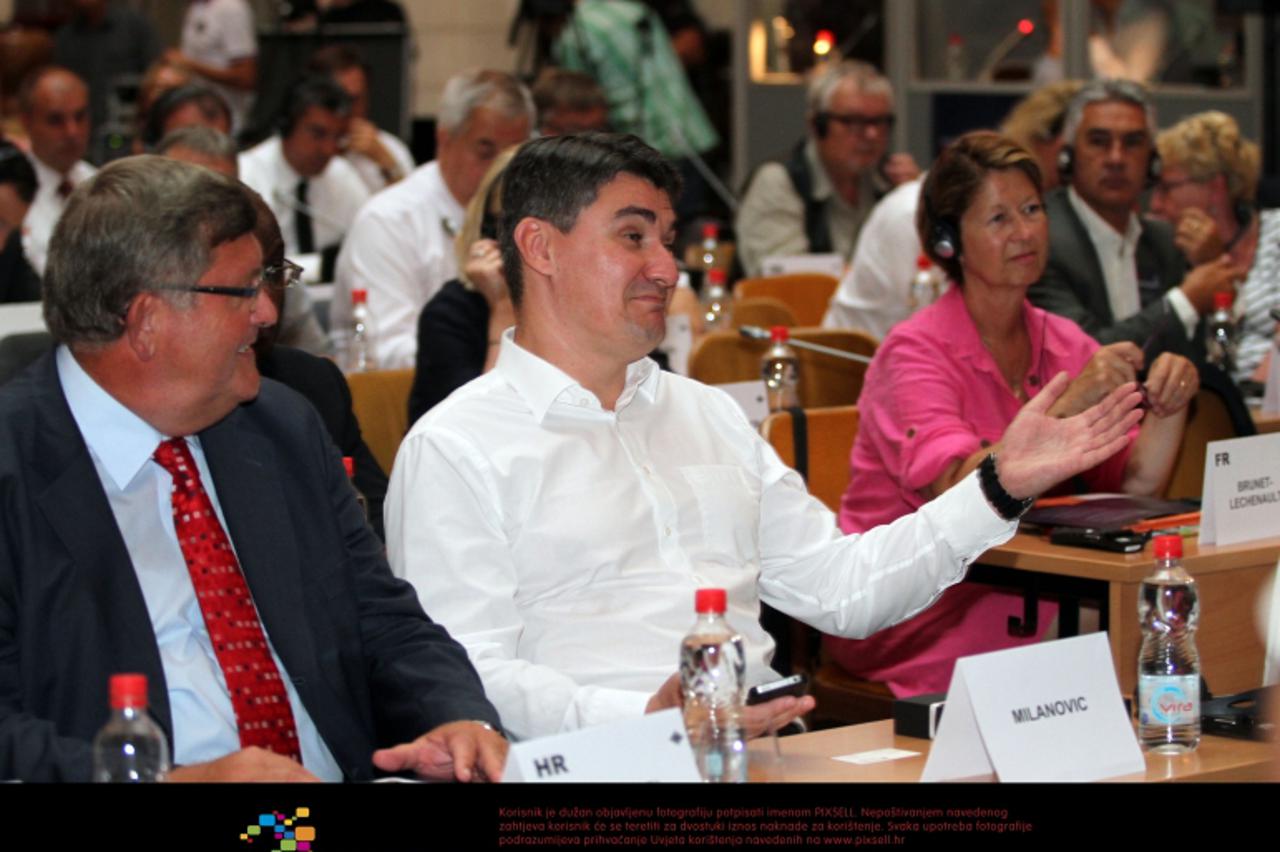 '31.08.2012. Rijeka - Premijer Zoran Milanovic na izvanrednom sastanaku Grupe socijalista PES unutar Odbora regija EU na temu progresivnog plana industrijske obnove.  Photo: Goran Kovacic/PIXSELL'