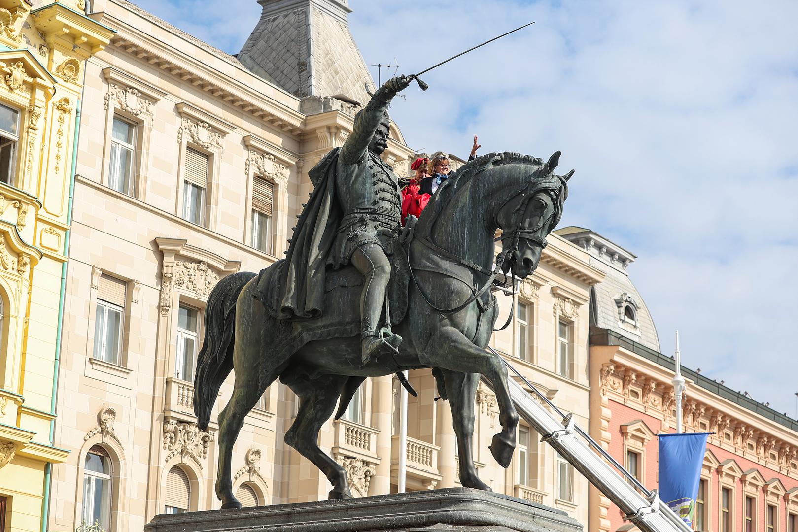 Uz svečanu Smjenu straže Kravat pukovnije, događaj je organizirala Academia Cravatica, uz potporu institucija i medijskih pokrovitelja.