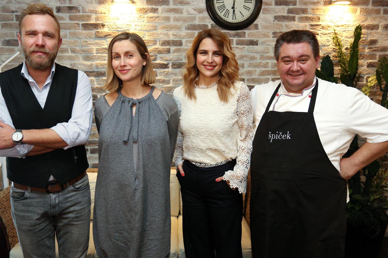 Tri,dva,jedan -kuhaj