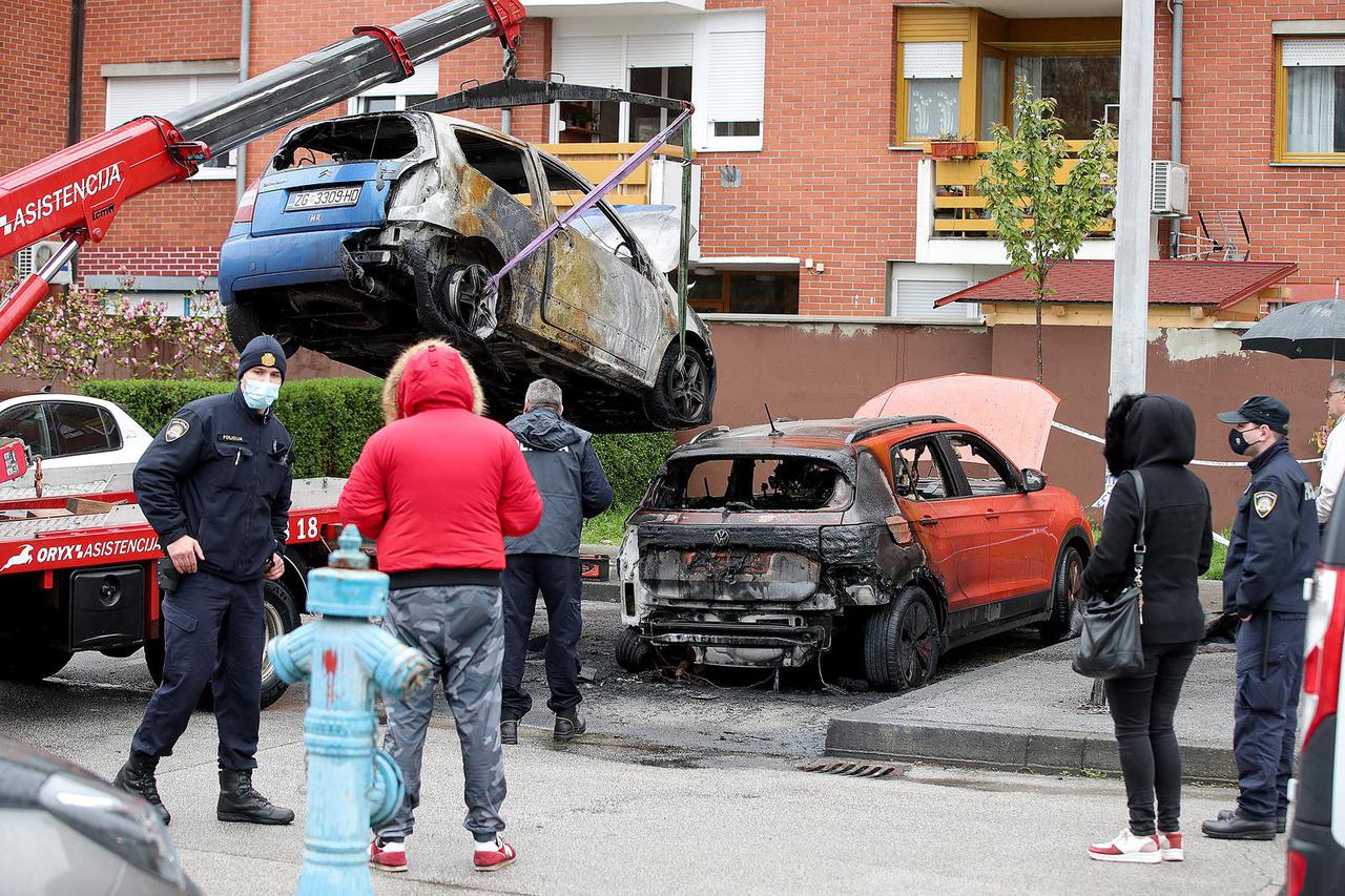 Noćas izgorjelo više parkiranih automobila na Jarunu