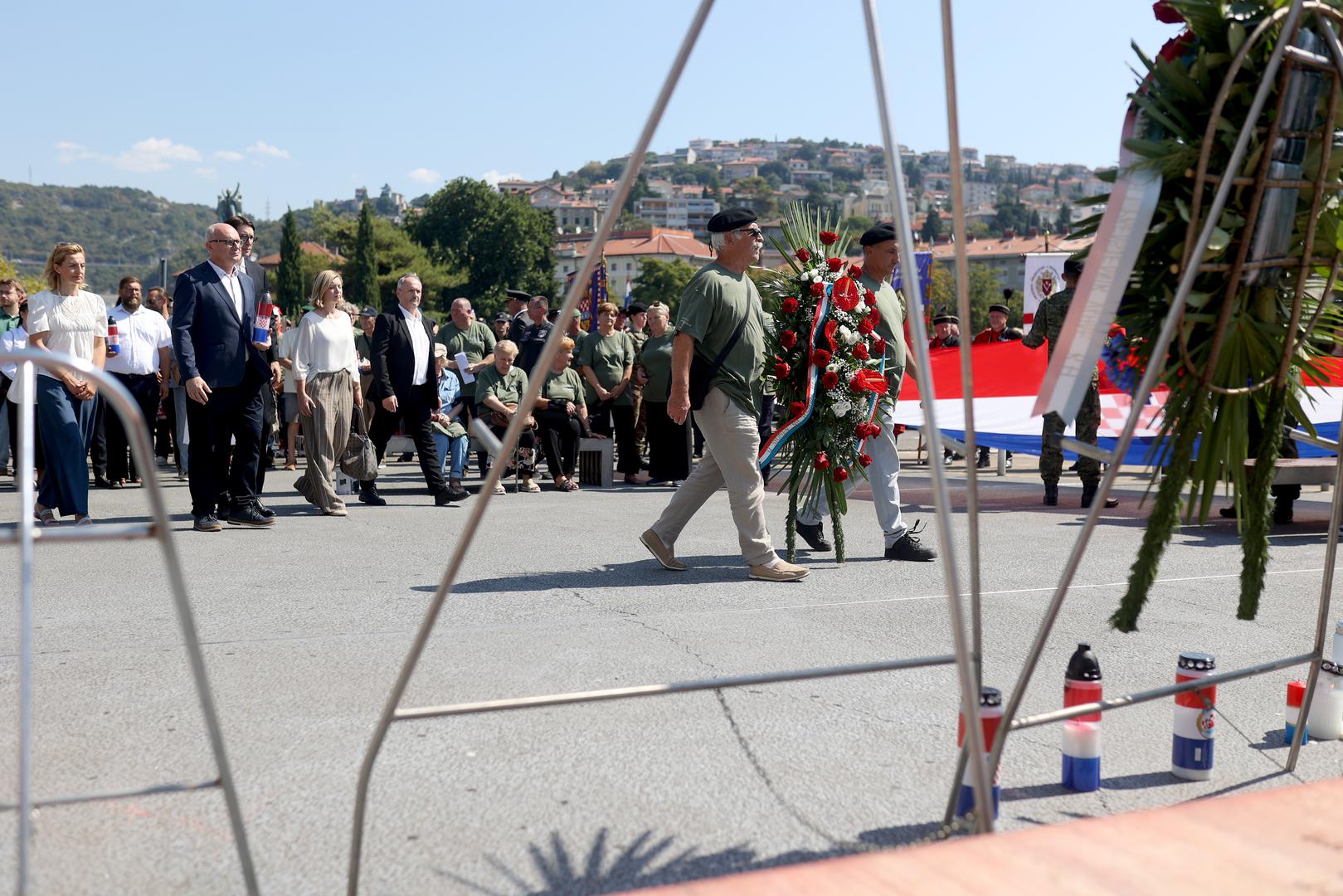 Dok su se diljem zemlje održavale komemoracije i svečanosti, u Kninu, gdje će se sutra održati središnja državna proslava, završavaju posljednje pripreme za obilježavanje 31. obljetnice Oluje. 